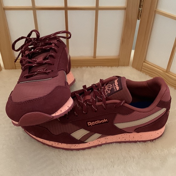 Reebok Classics - Picture 2 of 7